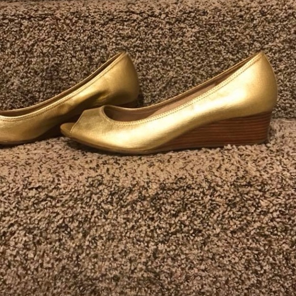 Cole Haan Gold Open Toe Shoes
Nike Air Technology - Picture 1 of 4